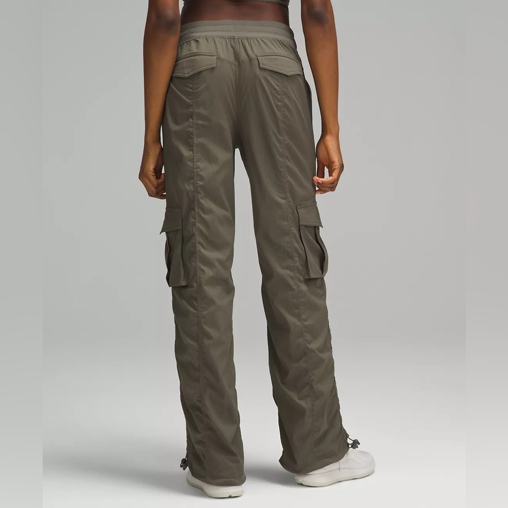 Lululemon Dance Studio Relaxed-Fit Mid-Rise Cargo Pant - Picture 2 of 8